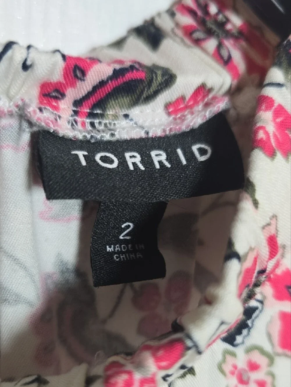 107 Torrid 2 2X Sleeveless Cream Pink Floral Tie-Waist Midi Dress Size 2 2X - Picture 2 of 5